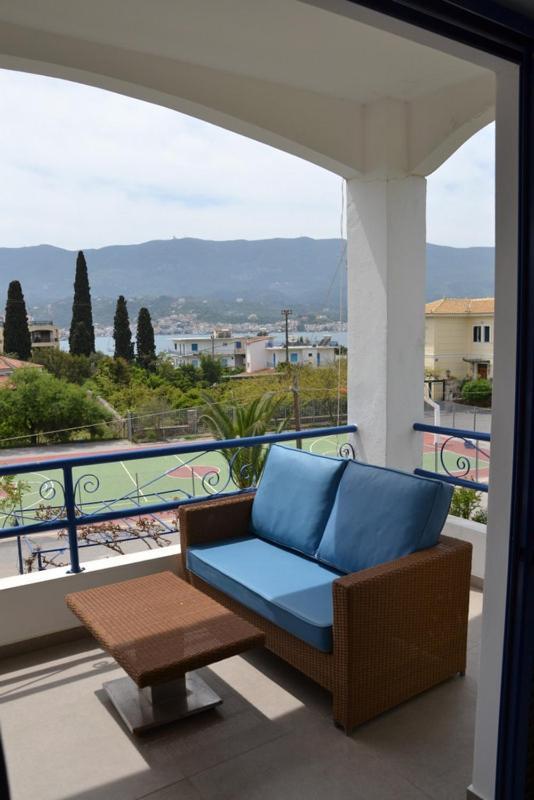 Valente Perlia Rooms Poros Town Exterior photo